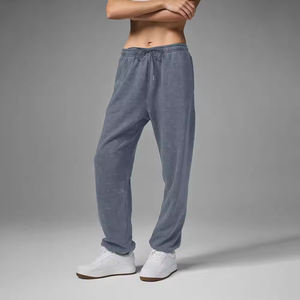 Conjunto Deportivo Personalizado para Mujer, Sudadera con Capucha y Pantalones Deportivos con Bordado Desgastado Rosa, Traje Deportivo Informal - Product Image 2