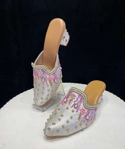 Chaussures ethniques élégantes Jutti brodées à la main pour femmes pour tous les jours et vêtements de fête pour un approvisionnement mondial - Product Image 1