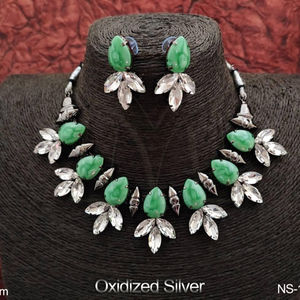 Ensemble de colliers de soirée en argent oxydé de Style fantaisie - Product Image 1