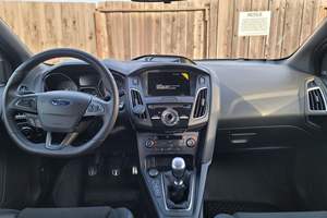 FORD FOCUS RS 2018 d'occasion, conduite à gauche/droite - Product Image 3