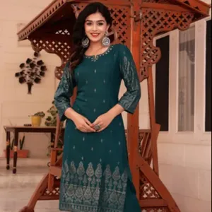 Ensemble Kurta, pantalon et dupatta en rayonne verte élégante pour femmes, idéal pour toutes les occasions, prix de gros - Product Image 1