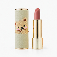 Tube de rouge à lèvres en velours vert sauge de luxe à marque privée, logo personnalisé, ours brodé Kawaii, vente en gros de maquillage