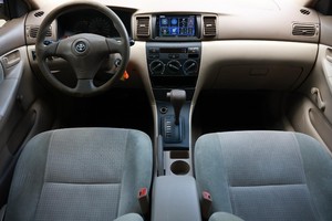 MEJOR OFERTA TOYOTA COROLLA CE 2005, SEDÁN DE 4 PUERTAS, TRANSMISIÓN AUTOMÁTICA, 4 CILINDROS - Product Image 4