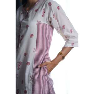 Conjunto de 2 Kurta para Mujer con Estampado a Mano de Tesoro Marino y Rayas - Product Image 3