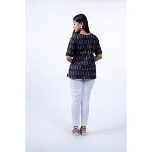 Top corto Ikkat Premium negro de calidad de exportación, ropa elegante de uso diario para un estilo informal y étnico disponible al mejor precio - Product Image 4