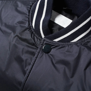 Chaqueta Bomber de Satén con Bordado y Logotipo Personalizado de Alta Calidad para Hombre, Chaqueta de Invierno Estilo Universitario Personalizada para Hombre - Product Image 4