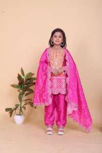 Haut à manches longues pour enfants, pantalon et dupatta en soie chinon lourde, broderie, travail de codage et de sequençage, impression numérique, Bangladesh VISHNU K DESIGN - Product Image 4