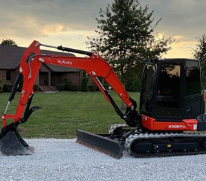 Excavatrice compacte Kubota KX033-4 durable, équipée d'un moteur diesel, pour travaux de terrassement, disponible à la vente. - Product Image 4