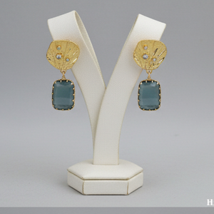 Boucles d'oreilles antiques élégantes en or Bijoux ethniques indiens traditionnels faits à la main, parfaits pour les mariages, les festivals et les fêtes - Product Image 6