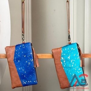 กระเป๋าคลัทช์หนังวัวสีเมทัลลิกสำหรับผู้หญิงกระเป๋าคลัทช์แบบลำลองมีพู่ห้อย - Product Image 1