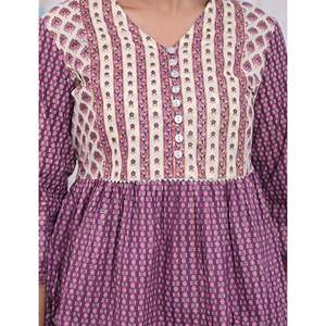 Top Corto de Algodón Tejido Estampado en Morado Oscuro, Transpirable con Decoración de Botones - Product Image 2