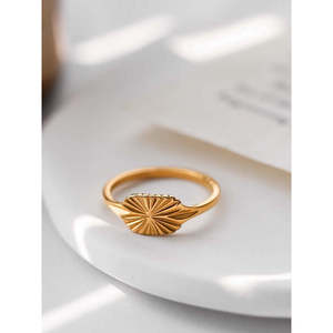 Anillo de Sello Geométrico Chapado en Oro Resistente al Deslustre, Impermeable, Estilo Delicado Apilable - Product Image 2