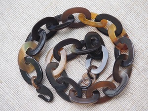 Collar de Lujo Hecho a Mano con Cuerno de Búfalo, Joyería Natural y Sostenible para Mujer, Alta Calidad - Product Image 2