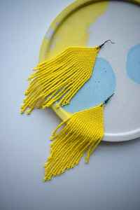 ต่างหูลูกปัดแก้วสไตล์โมเดิร์น ดีไซน์สีเทอร์ควอยซ์ พร้อมพู่ห้อยระย้า ของขวัญเครื่องประดับสุดพิเศษจาก MS Handicraft - Product Image 2