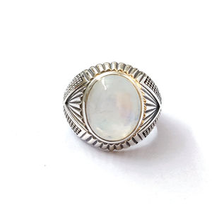 แหวนทองเหลืองชุบทองและโรเดียม น้ำหนัก 5.7 กรัม ประดับมูนสโตน สไตล์ศาสนา พร้อมกล่องของขวัญสำหรับเด็ก - Product Image 1