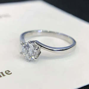 Anillo Solitario Bypass con Diamante de Laboratorio Certificado IGI de 0.70ctw, Diseño Moderno con Corte Redondo - Product Image 4