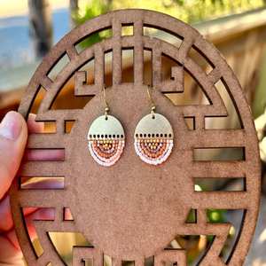 Semillas de diseñador con cuentas y Latón chapado en oro semicírculo estampado pendientes joyería para mujeres y niñas desgaste en fiesta de boda - Product Image 1