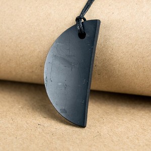 Colgante de shungita en forma de medio círculo de 0.8*2 pulgadas (21*50 mm) - Product Image 1