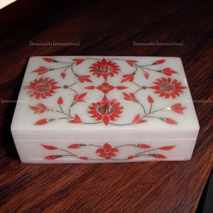 Joyero de mármol vintage de alta demanda con trabajo de MOP de piedras semipreciosas disponible para la venta desde India - Product Image 1