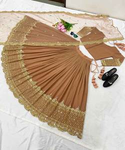 Look riche nouveau dernier concepteur belle couleur verte Lehenga Choli pour les femmes indiennes et pakistanaises par Ethnic Clothing Apparel - Product Image 2