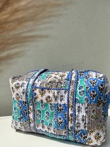 Sac de voyage matelassé multicolore de luxe de qualité supérieure à patchwork fabriqué en Inde par un fabricant indien - Product Image 2