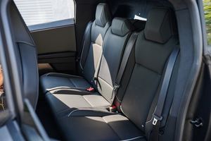 รถกระบะ CYBER-PICKUP ปี 2025 สภาพเหมือนใหม่ สะอาดมาก พร้อมระบบกันสะเทือนแบบปรับได้ ล้อแม็กซ์ และระบบ Android Auto - Product Image 2