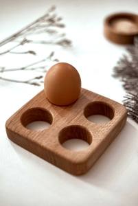 Porte-oeufs en bois avec pieds pour 6 oeufs Acacia Bois de manguier Plateau de rangement de cuisine naturel Support à oeufs élégant - Product Image 4