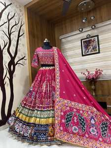 Algodón de muselina de diseñador especial Navratri con impresión Digital y trabajo de espejo Real Lehenga Choli con borde de encaje hecho a mano Dupatta - Product Image 5