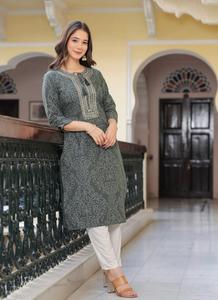 Ropa informal de viscosa Floral hermosa de Kurta de algodón puro con estampado étnico elegante para mujeres para adultos ropa india y paquistaní - Product Image 5