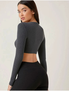 เสื้อครอปสำหรับผู้หญิงเสื้อครอปสำหรับออกกำลังกายแขนยาวผ้าฝ้ายสีเทาน้ำหนักเบาพิมพ์โลโก้ได้ตามต้องการใหม่ฤดูร้อน - Product Image 4