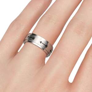 Bague de fiançailles tendance Jeulia en acier inoxydable plaqué or rose, anti-ternissement, avec flèche rotative pour homme - Product Image 4