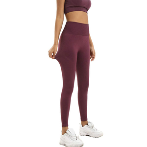 Conjunto de Yoga para mujer sin costuras de alta calidad 2025 a un precio razonable, superventas, conjunto de Yoga hecho de poliéster Spandex para mujer con OEM - Product Image 4