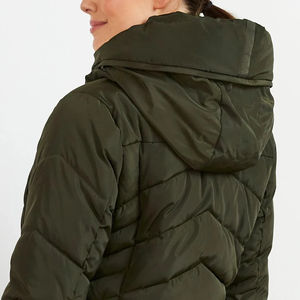 Nouvelle conception de doudoune pour femmes, rembourrage matelassé, longue veste d'hiver à capuche, veste d'hiver pour femmes avec logo personnalisé - Product Image 3