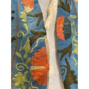 Chaleco Acolchado para Mujer Talla Grande, Color Azul Granada Francés, Ropa de Invierno, Bordado, Decoración Vintage, Corto, con Capucha, Estilo Denim - Product Image 2