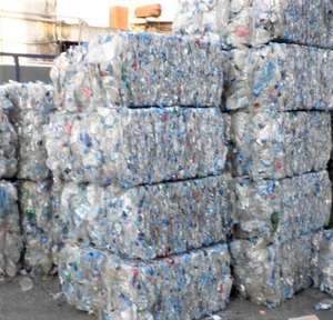 Déchets de bouteilles PET de qualité supérieure, 100 % recyclés, de qualité alimentaire, avec expédition rapide pour les acheteurs en gros et les exportateurs, à vendre - Product Image 3