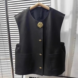เสื้อกั๊กหนังแท้ใหม่สำหรับฤดูใบไม้ร่วงเสื้อกล้ามผู้หญิงคอกลมแขนกุดลำลองกระดุมโลหะ