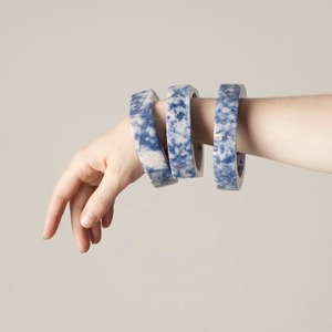 AALIYAN IMPEX-Brazaletes minimalistas de resina hechos a mano con conchas incrustadas para ferias artesanales y pedidos de exportación a bajo precio - Product Image 3