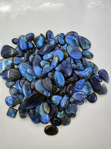 Colgante de Labradorita Azul Natural con Destello, Gema Cabujón de Alta Calidad, Marca S.F. GEMS, 4-7 Gramos, Tamaño 20-55mm, Precio al por Mayor - Product Image 4