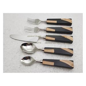 Ensemble de couverts en acier inoxydable écologique de style classique, manche en résine, style américain de luxe, ensemble de couverts de mariage, comprend un dessert - Product Image 6