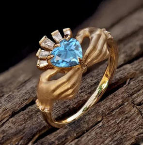 Anillo de corte de corazón de Topacio Azul suizo y moissanita para mujer, oro de 14 quilates, Claddagh, compromiso y boda, piedra NATAL DE ABRIL certificada - Product Image 3