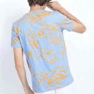 Camiseta personalizada para hombre con estampado gráfico elegante, material suave transpirable para uso diario. - Product Image 4