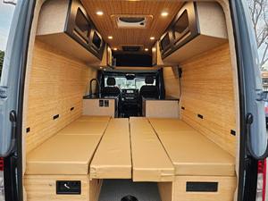 LUXURY RIDE 2022 Sprinter 2500 4x4 ~7 800 milles, Turbodiesel V6, 4 roues motrices, conversion en camping-car - Product Image 5
