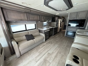 Vendedor Verificado de T-h-o-r A-r-i-a 3901 Usado del 2022, Listo para Viajar - Product Image 3