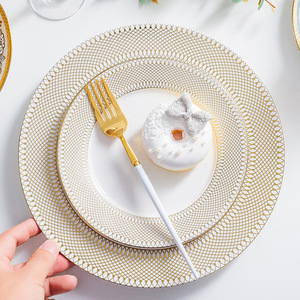 Vaisselle de luxe moderne européenne en porcelaine à bord doré pour la restauration, <span class=keywords><strong>assiettes</strong></span> et plats de service pour salades et steaks - Product Image 2