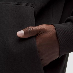 Sweat à capuche unisexe surdimensionné de haute qualité avec logo personnalisé brodé, couleur unie noire, pour homme, en tissu épais, idéal pour l'automne - Product Image 3