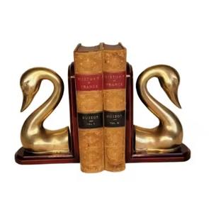 Soporte organizador de soporte de Metal creativo con extremos de libro de cisne dorado perfecto para sala de estudio, biblioteca, oficina y decoración de boda con acento - Product Image 1