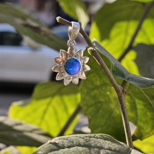 Colgante de girasol de Plata de Ley 925 con colgante de encanto de estilo religioso de ópalo azul para niños - Product Image 4