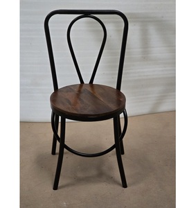 เก้าอี้เหล็กสีดำแบบดั้งเดิม ท็อปไม้มะม่วง ดีไซน์หรูหรา สะดวกสบาย พกพาสะดวก เป็นมิตรกับสิ่งแวดล้อม เคลือบผงสำหรับใช้งานกลางแจ้ง - Product Image 2