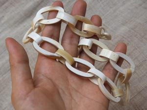 Collar de Lujo Hecho a Mano con Cuerno de Búfalo, Joyería Natural y Sostenible para Mujer, Alta Calidad - Product Image 3