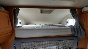 Autocaravana Fiat/Adria 2001, 7 plazas, color rosa, acero y aluminio - Product Image 4